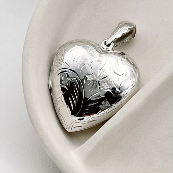 Vintage Solid 925 Silver Diamond Etched Large Puffy Heart Pendant Locket (EUC) - Picture 1 of 7